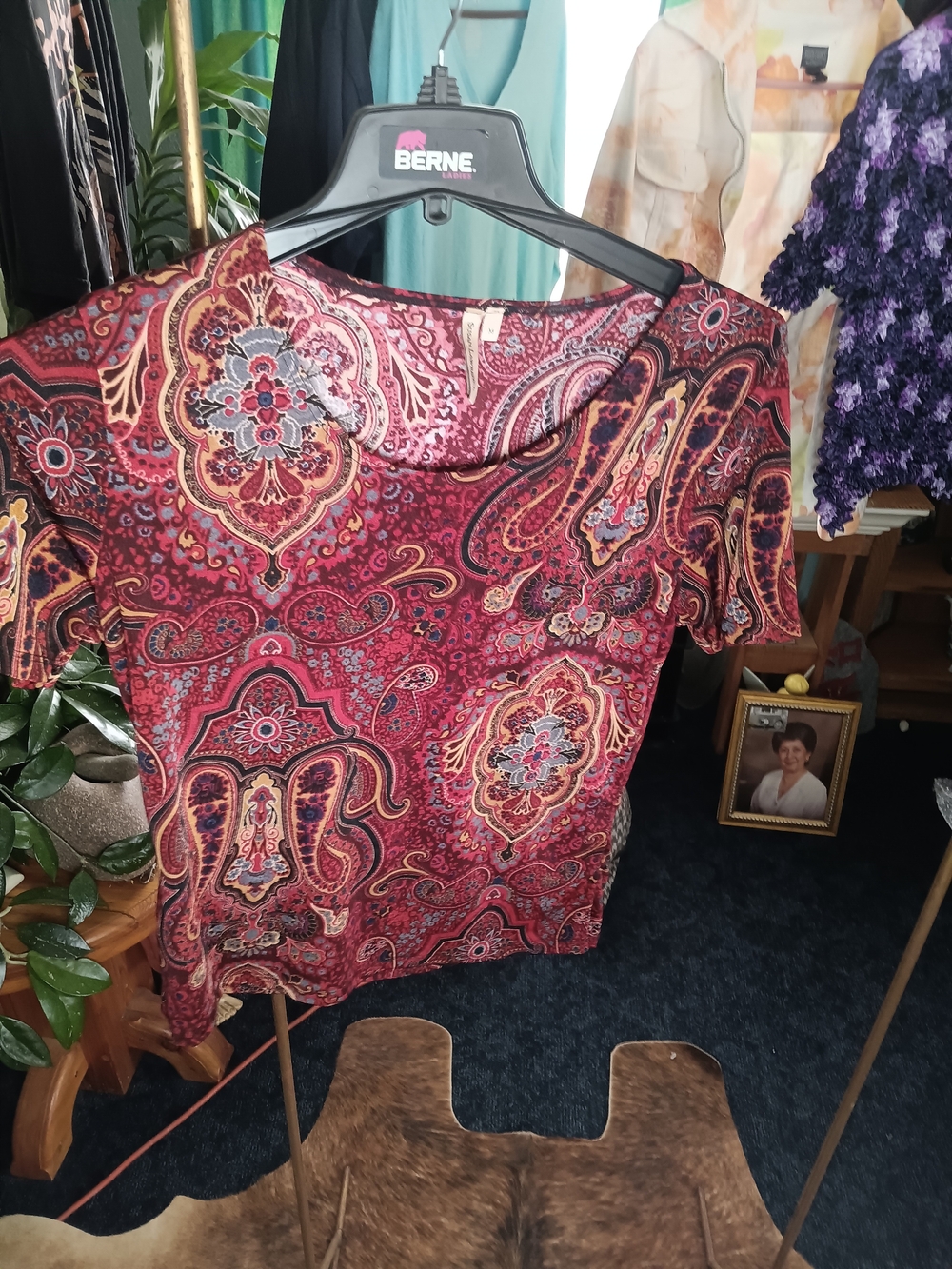 Susan Lawrence Red Paisley Short-Sleeve Women’s Top